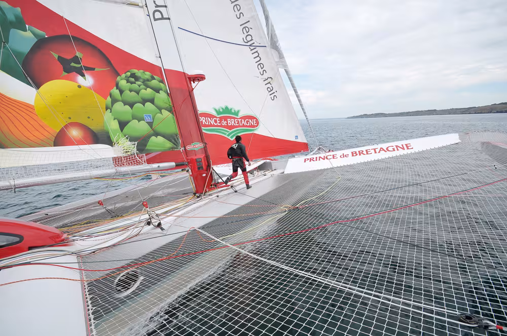 La vidéo de nos essais "course" à bord du Multi50 Arkema et du trimaran Ultime Prince de Bretagne 80'