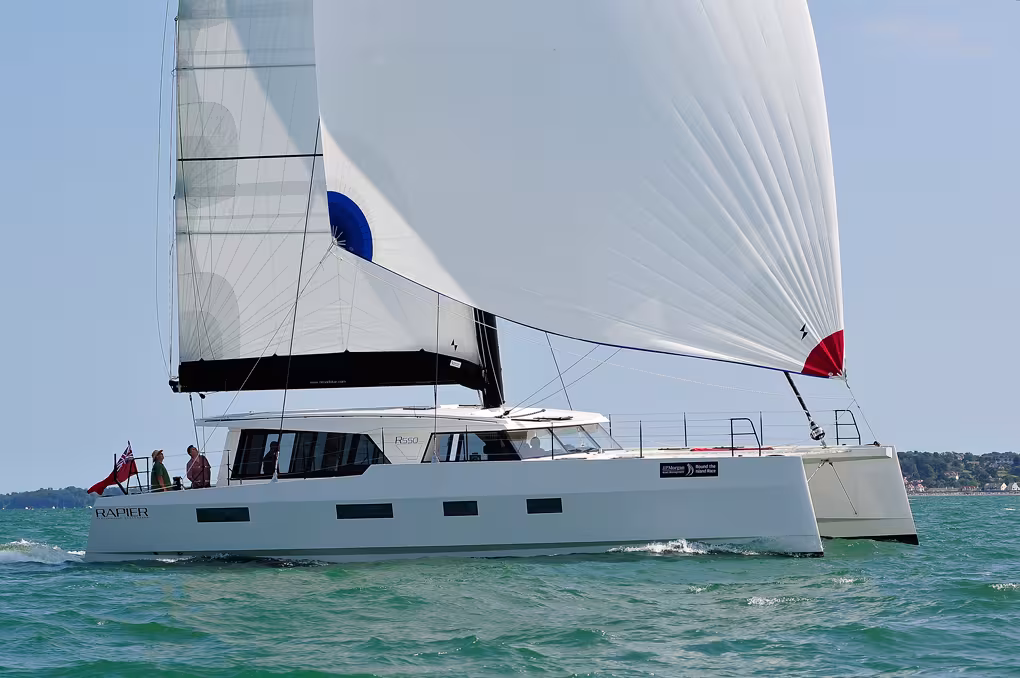 La vidéo de notre essai à bord du catamaran Broadblue Rapier 550