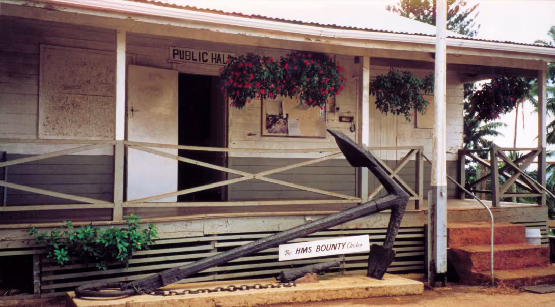 La célébrissime Pitcairn : l'île est surtout visitée par les anglophones. Les francophones choisissent en majorité une autre route vers les Marquises.