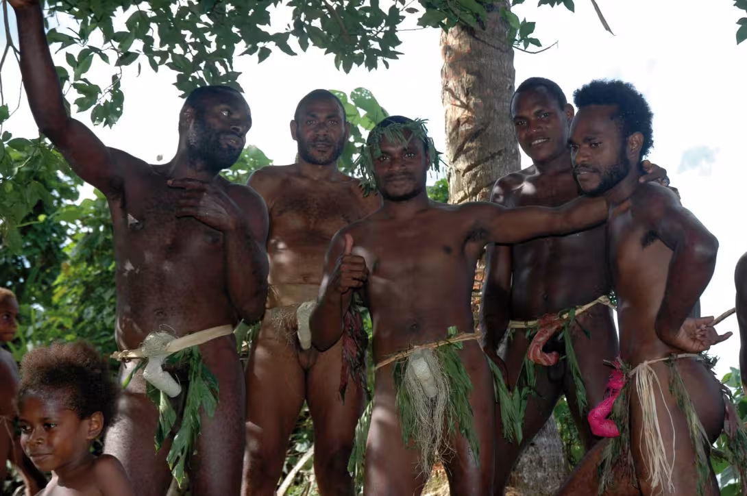 Les meilleurs sauteurs du village de Saint-Joseph, âgés d’une vingtaine d’années