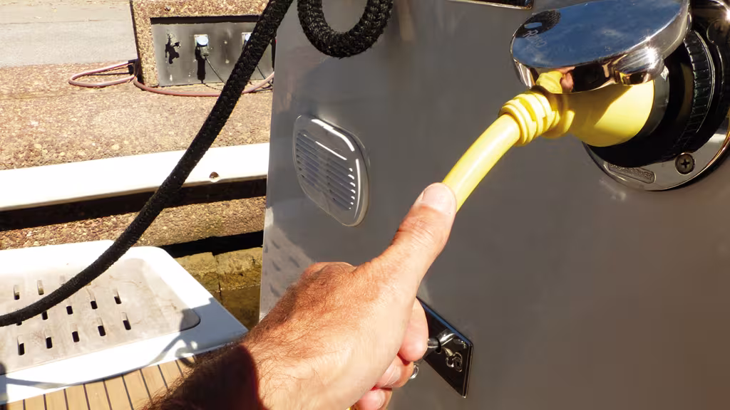 Plus les chargeurs sont puissants, plus le câble d’alimentation au quai doit avoir une section importante.