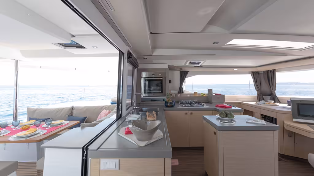 An "urban chic" style in good taste, well designed and skillfully transposed into the marine world 