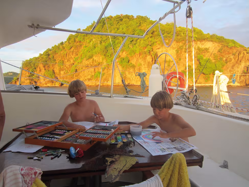 Pour les enfants, le retour est plus simple, même si ce n'est jamais facile de retrouver une école classique quand on a eu une telle "salle de classe"…