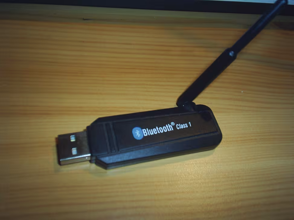 Certaines clés 4G munies d’une antenne assurent une très bonne connexion, et permettent de réserver le smartphone pour les communications téléphoniques.