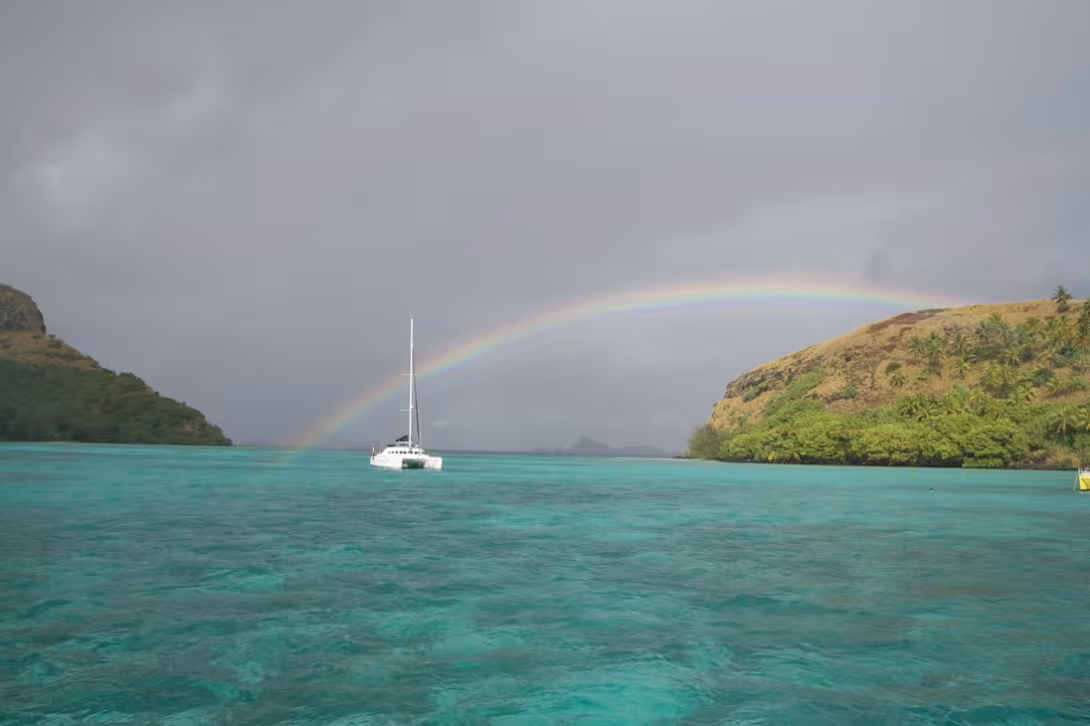 Qui dit autonomie, dit mouillages forains qui durent… aussi longtemps que le cœur vous en dit !