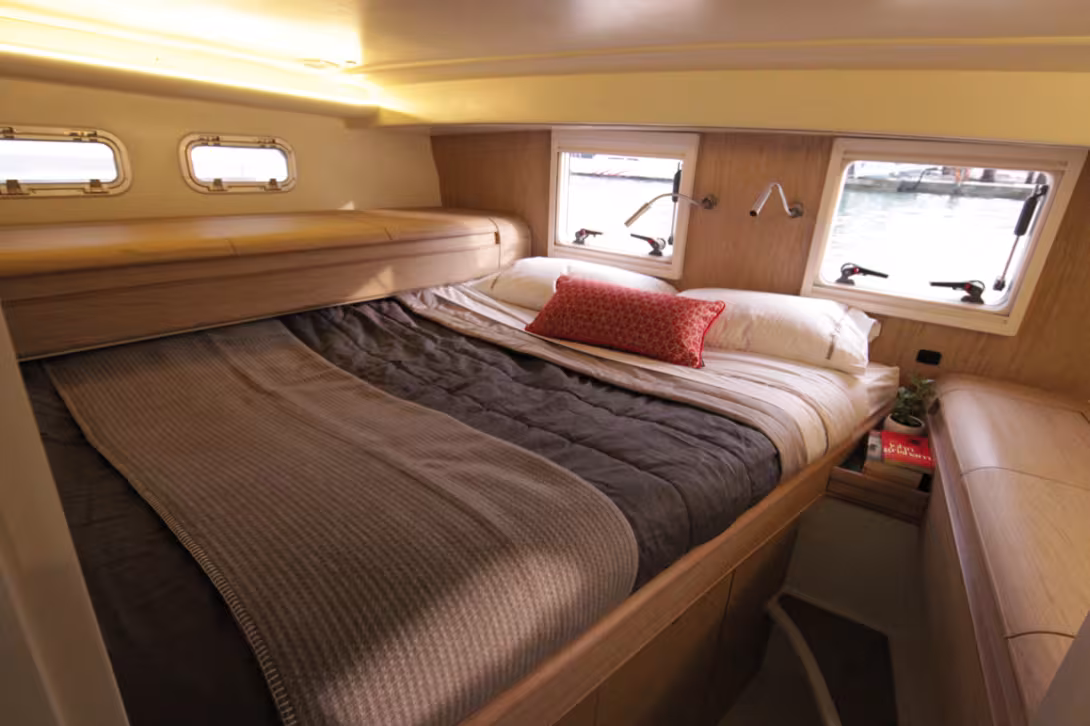 Depuis le lodge arrière (il dispose de sa propre salle d'eau), la vue sur le sillage est séduisante.