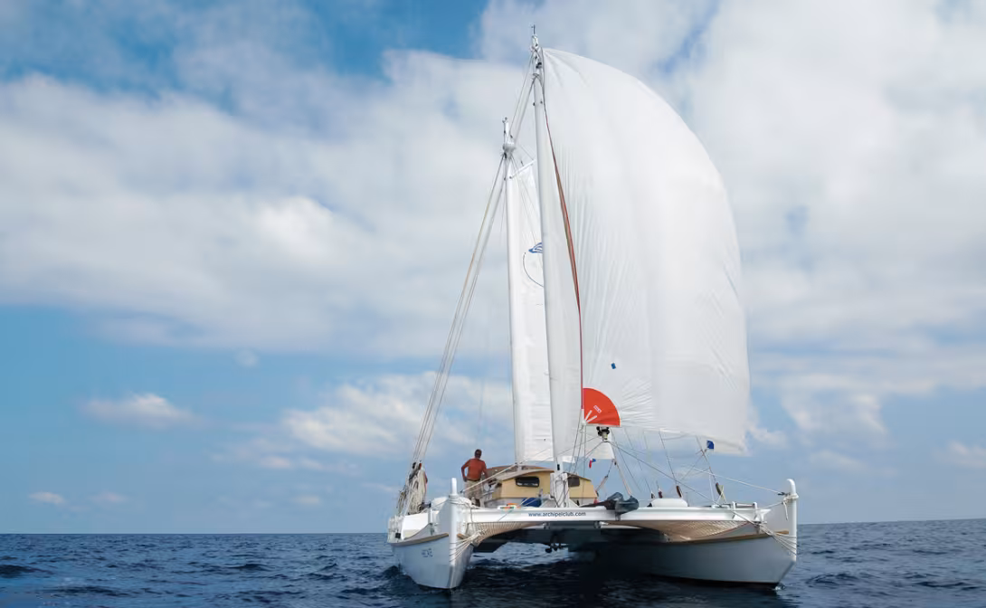 A boat for less than €100,000 for sailing around the world… Of course it’s possible!  