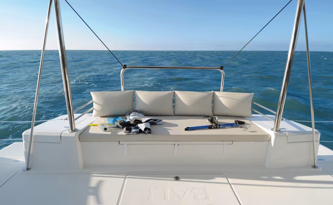 La nouvelle banquette arrière du 4.1 constitue un élément de confort appréciable, elle recèle des volumes de rangement insoupçonnés ! Notez les bossoirs-berceau à la cinématique simple et futée !