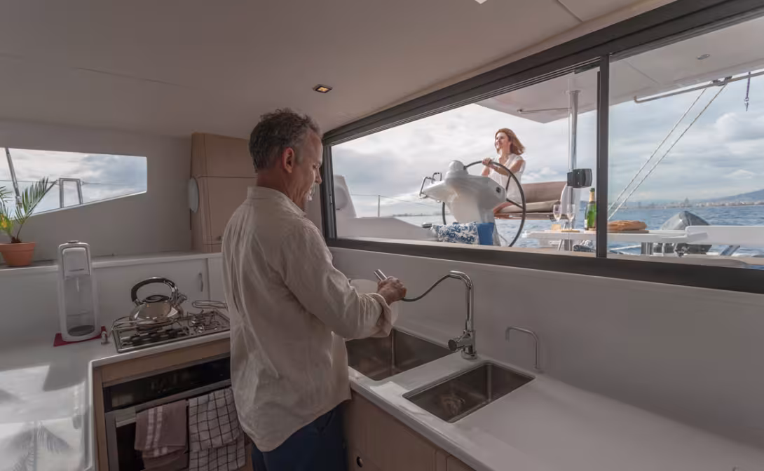 La relation avec les équipiers en manœuvre est directe.