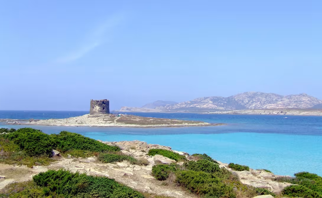 Souvent, au détour d'une crique, vous tomberez sur des vestiges plus ou moins anciens. C'est aussi ça, la magie sarde !