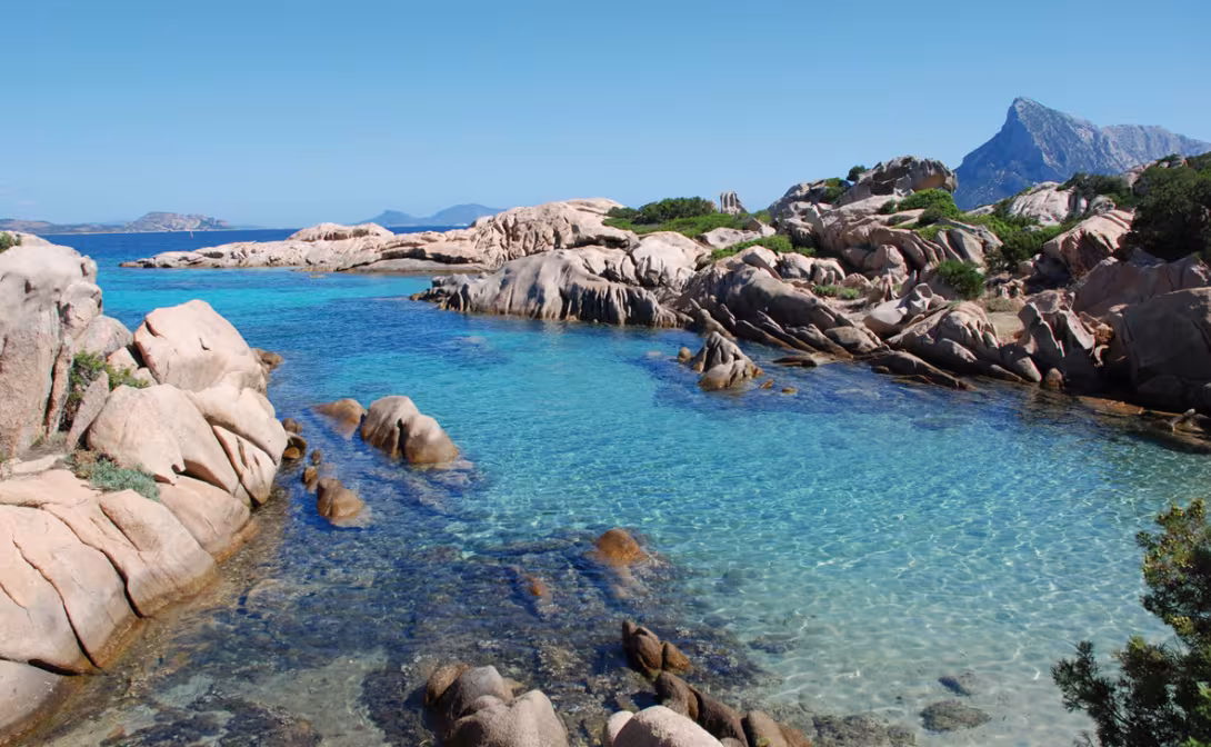 Certaines baies sont quasiment inaccessibles. Mais si vous vous sentez de vous y risquer, à vous l'enchantement d'un mouillage exceptionnel !