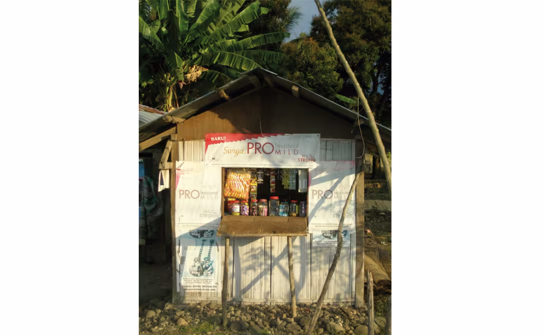 L’une des innombrables cabanes du petit commerce indonésien…