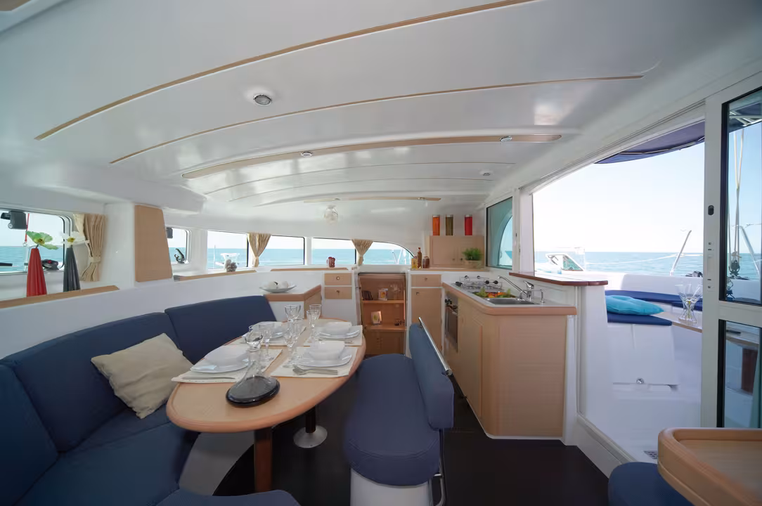 La nacelle, avec ses grands hublots verticaux, offre une vue imprenable et une excellente protection du soleil.