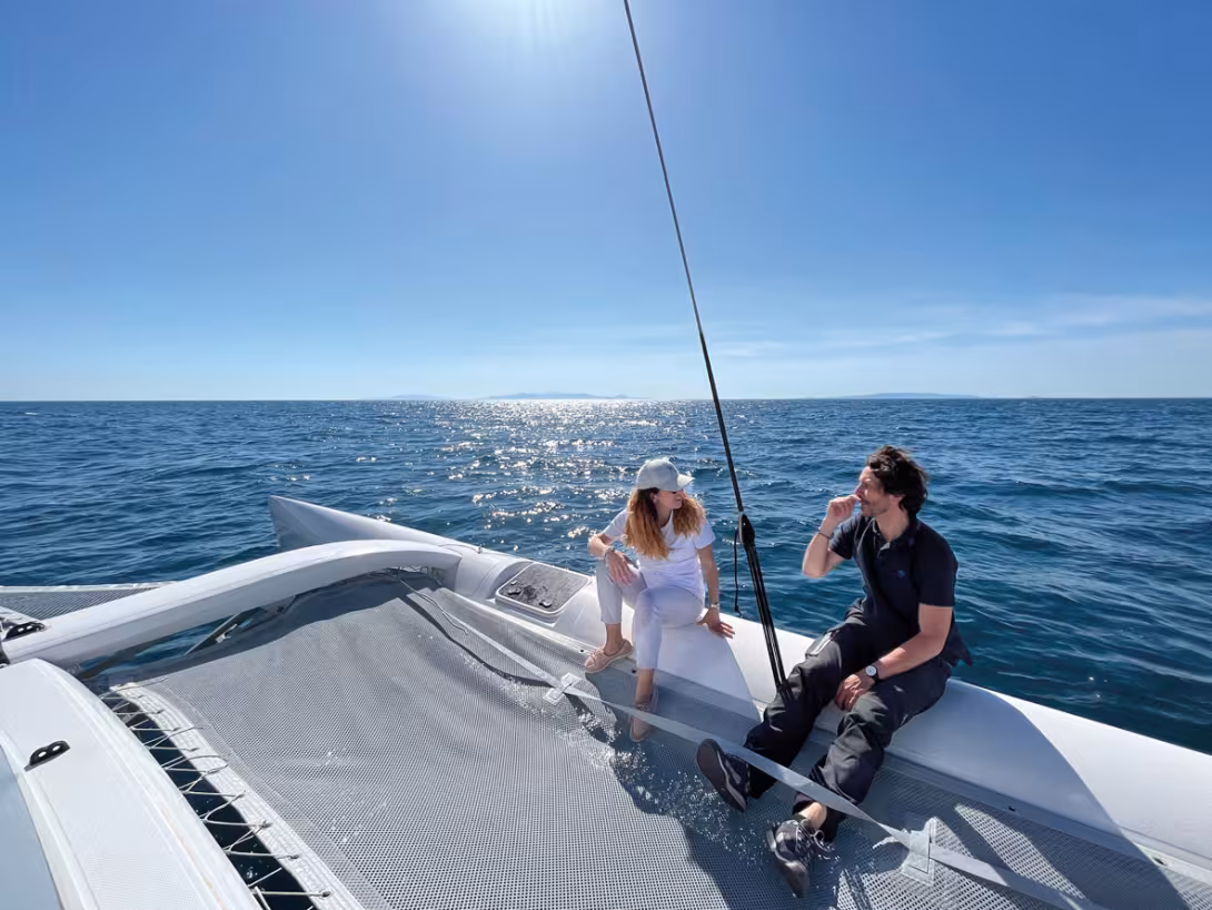 Les trampolines latéraux offrent une grande surface de farniente – et la possibilité de pratiquer un rappel très efficace.