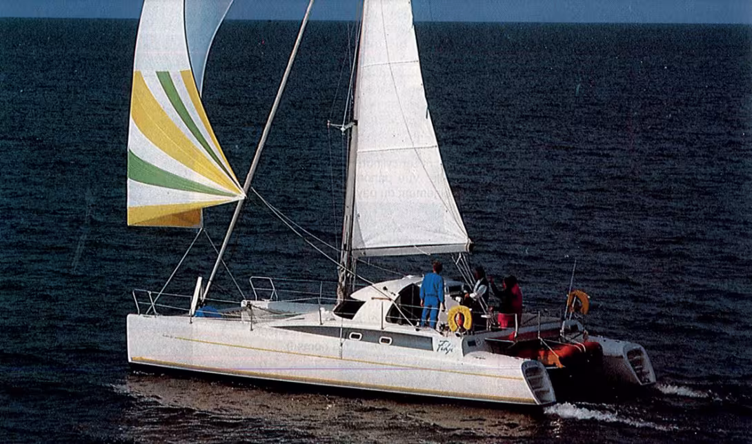 Sur les premières documentations du constructeur, point de bimini de cockpit…