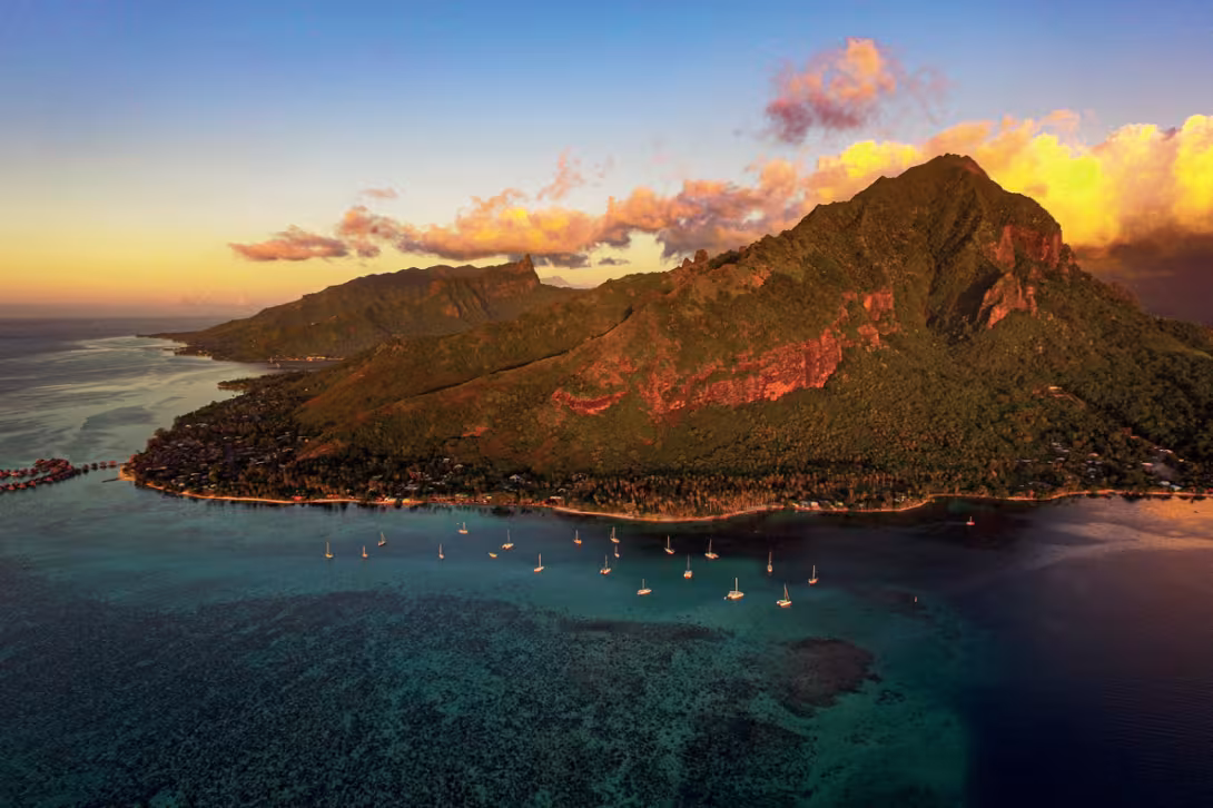 Tout au nord de Moorea, la pointe Vaipahu – située à proximité du village Pihaena – protège le plan d’eau, à l’ouest comme à l’est.