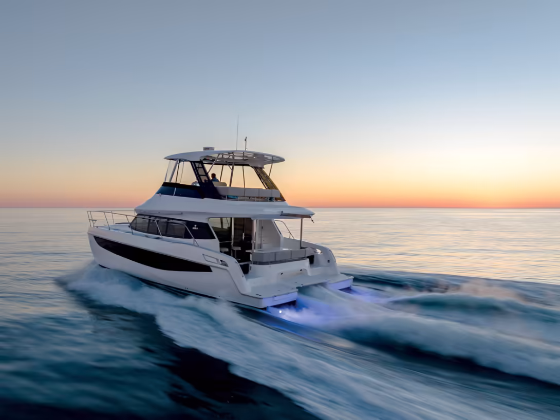 La gamme Aquila (ici le 42 Yacht, un plan VPLP présenté en février dernier à Miami) compte désormais 9 modèles en intégrant les deux versions du 28 Molokai et la tout prochain 47. 