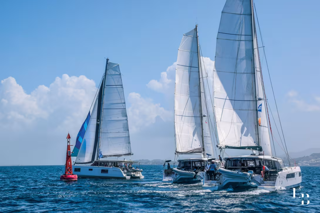 Pas besoin de plus que le petit vent thermique de l’après-midi pour animer la flotte Nautitech.