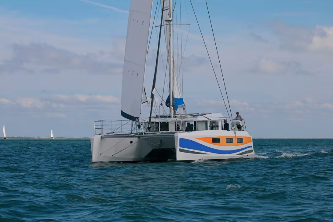 Le GreenCat 52 ne dédaigne pas dépasser les 10 nœuds, pour peu que le vent grimpe au-dessus de 15…