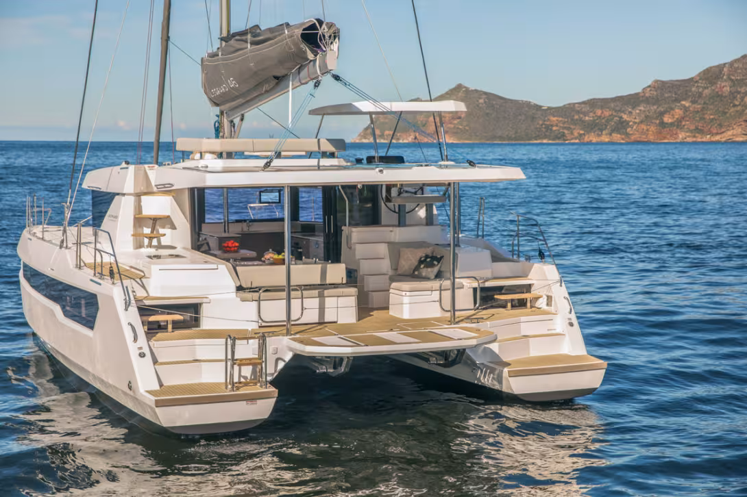 L’arrière change relativement peu si on le compare au 45.