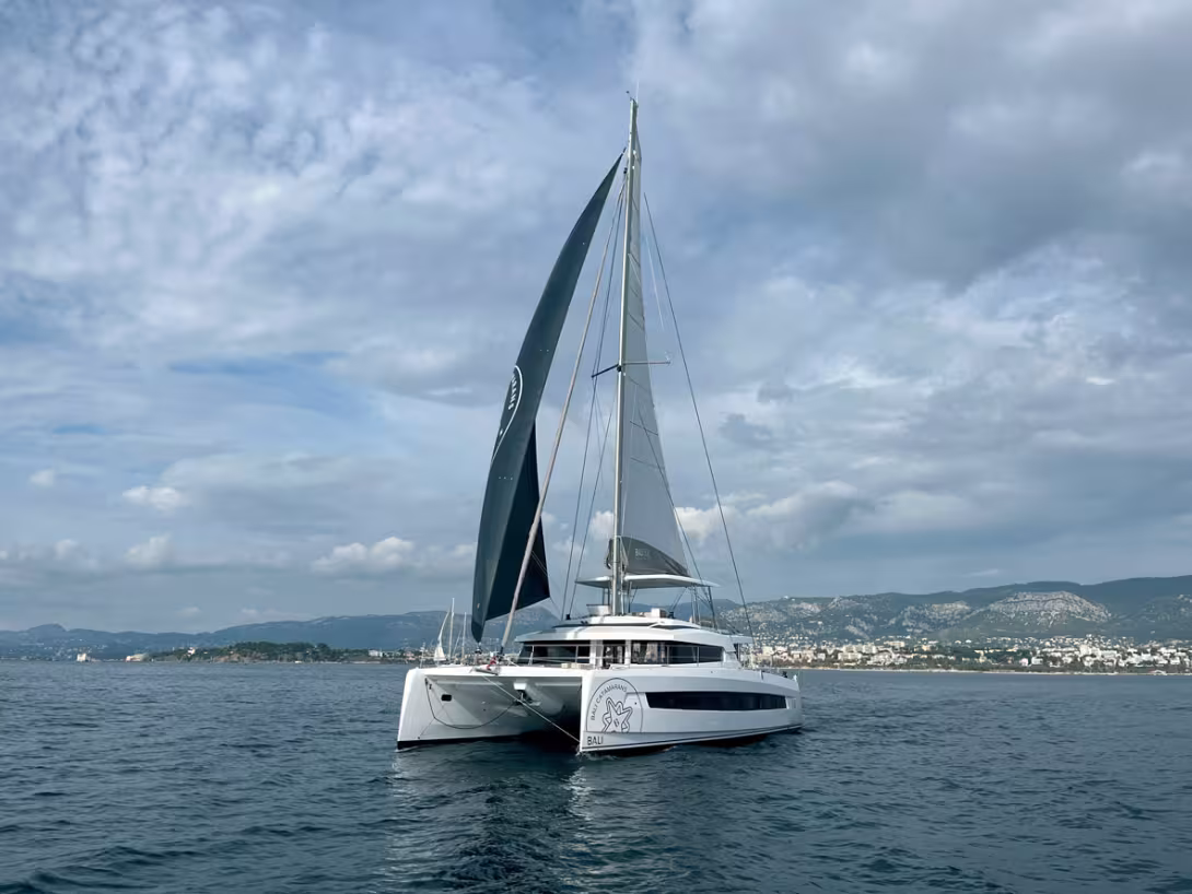 La ligne générale de ce nouveau flagship est plutôt flatteuse… Ce design réussi cache pourtant un volume intérieur pour le moins généreux.