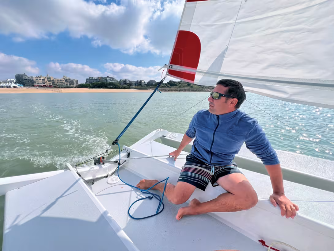 Emilien Faurens, l’architecte/constructeur du Treasy 4.0 à la barre.