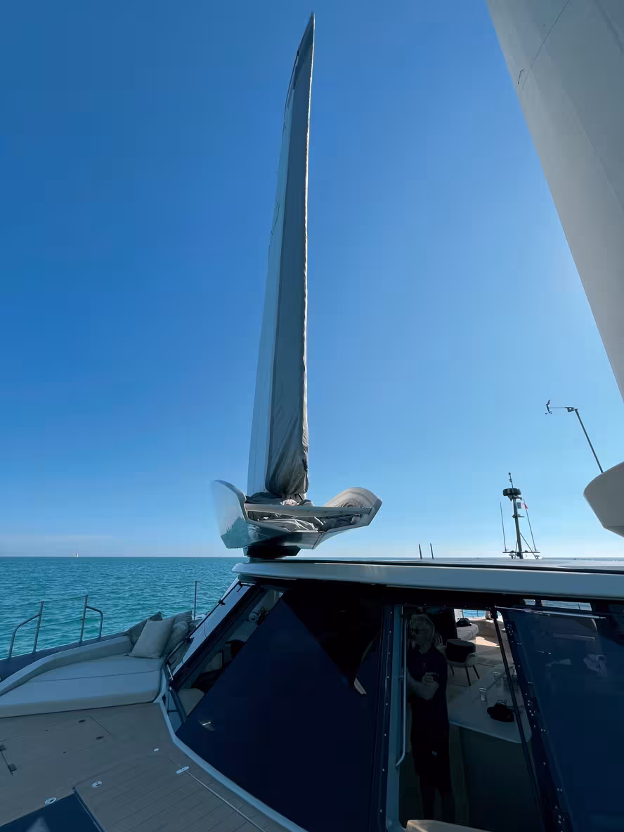 At any time and from any point of sail, you can heave-to by activating the neutral position, which places the wings into the wind.