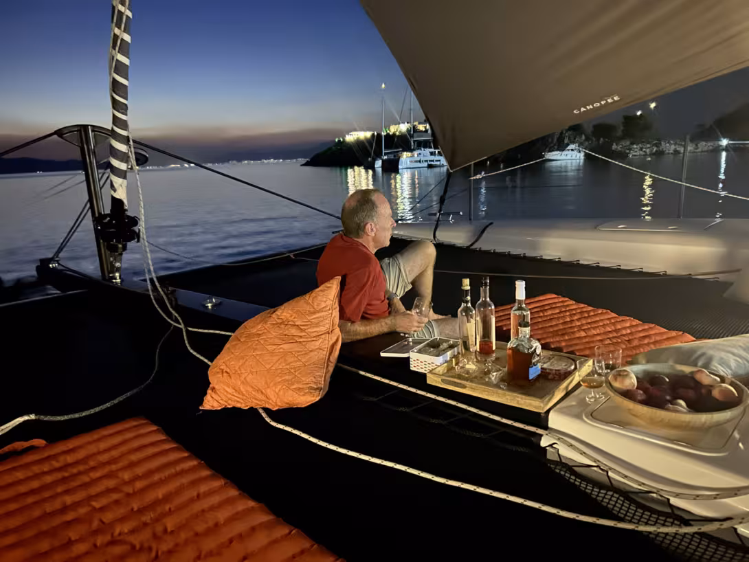 L’équipage reste au frais pendant la journée… et à l’abri de l’humidité en soirée.