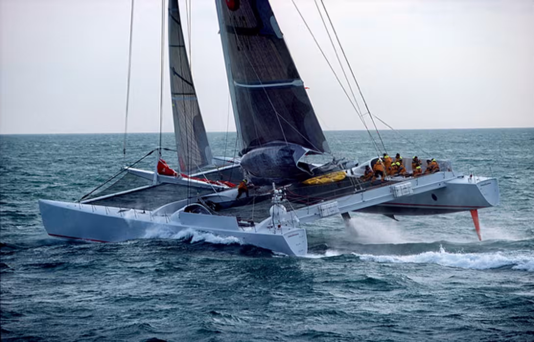 Avec ses 510 m2 de surface de voile au près pour seulement 20,5 t au peson, Team Adventure était un catamaran de course aussi surpuissant qu’inconfortabe…